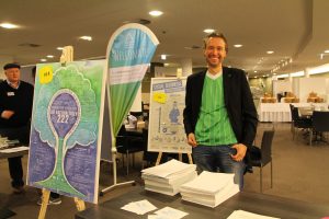 Hilfswerft Stand mit neuem Poster